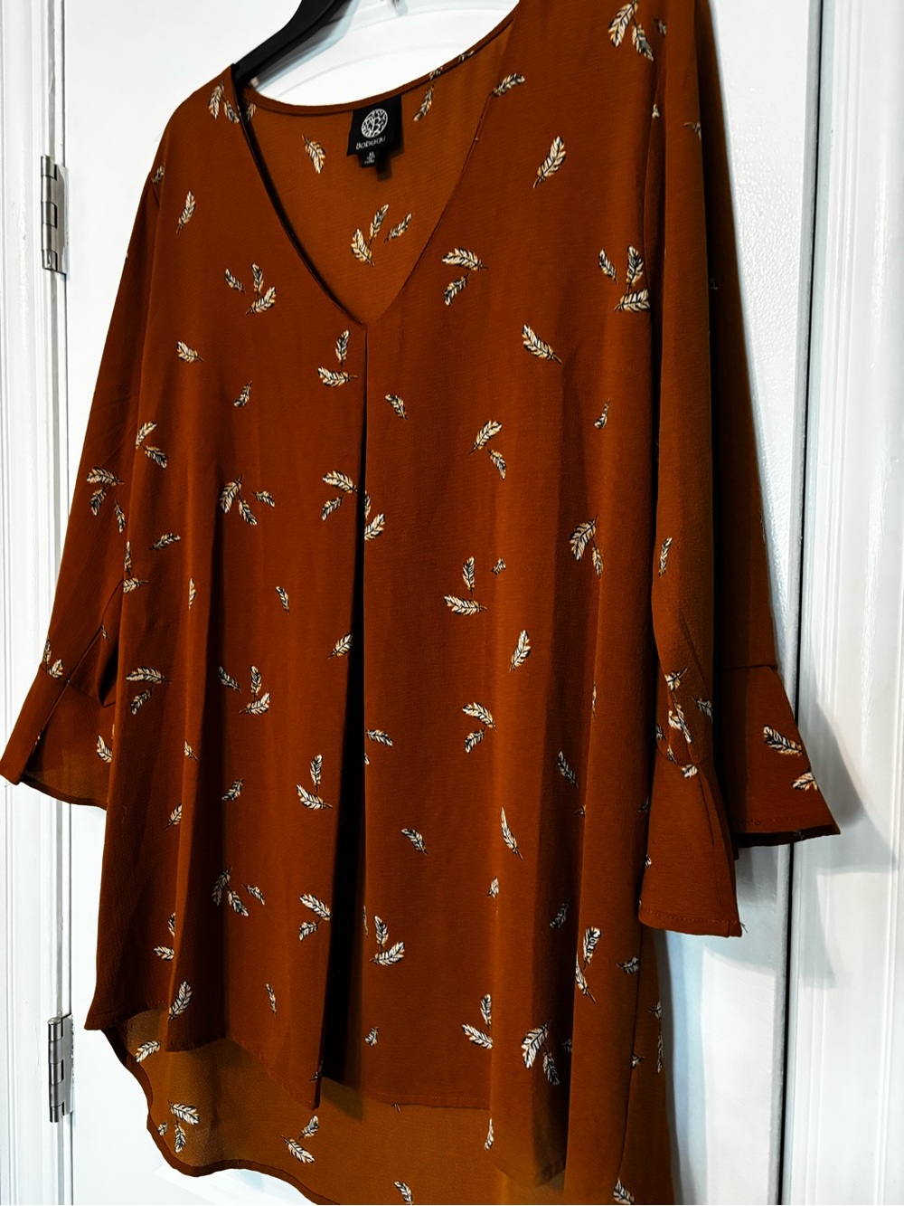 bobeau Rust Orange V-Neck Tunic with Feather Motif XL